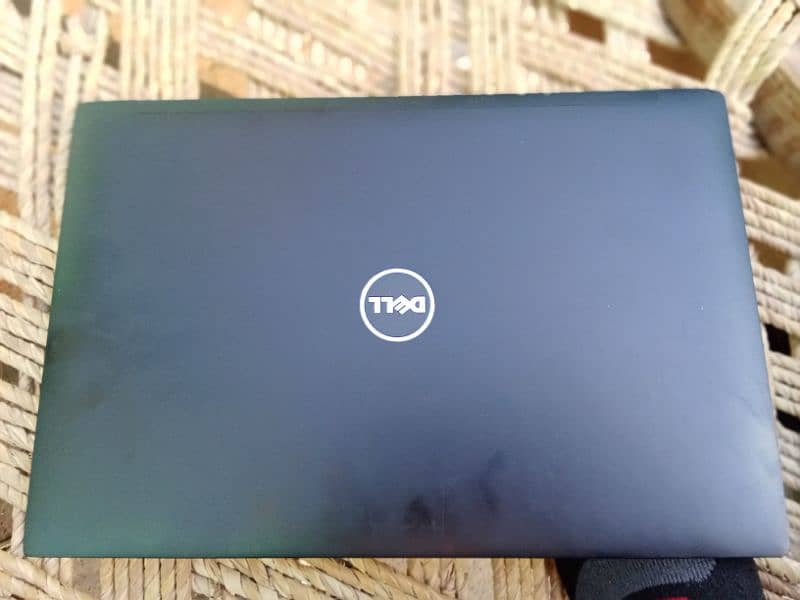 dell laptop  i5 6 generation 8gb ram 256gb Meri  screen touch working 2