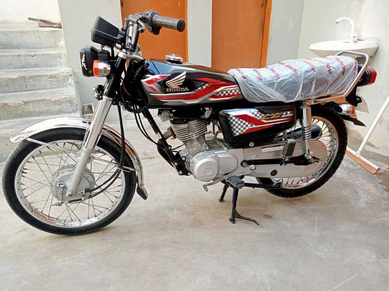 Honda CG 125 model 2024 ka 10 month 1350 km Chali ve unregistered ha 0