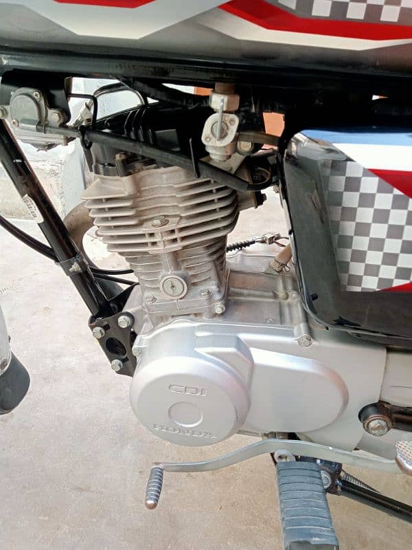 Honda CG 125 model 2024 ka 10 month 1350 km Chali ve unregistered ha 4