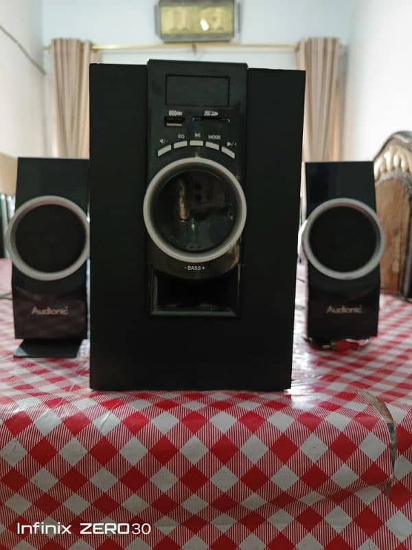 Speakers  with woofers 0