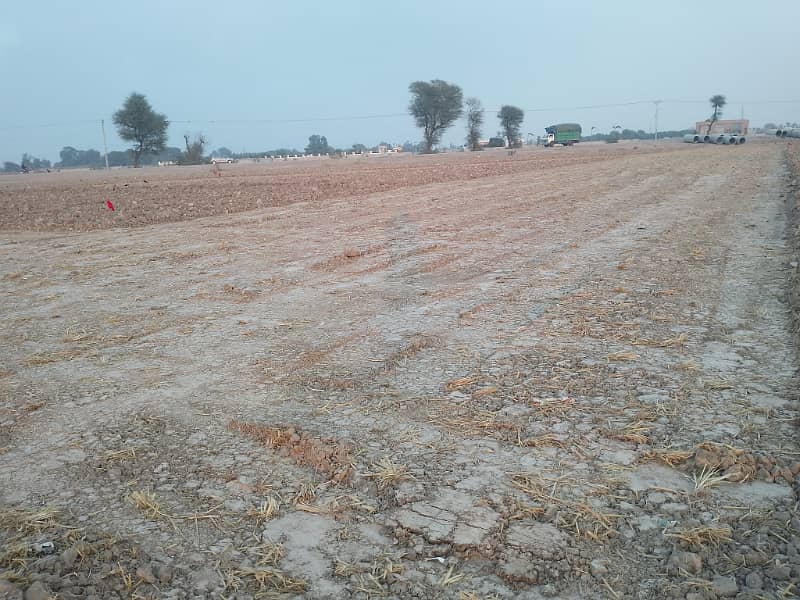 14 Kanal agriculture Land available on main Bypass Sahiwal 0