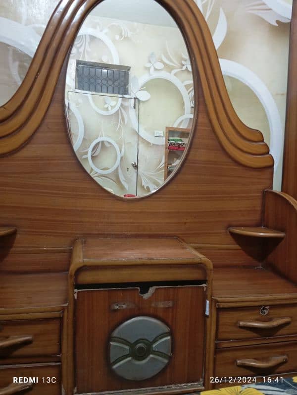 dressing table and showcase 3