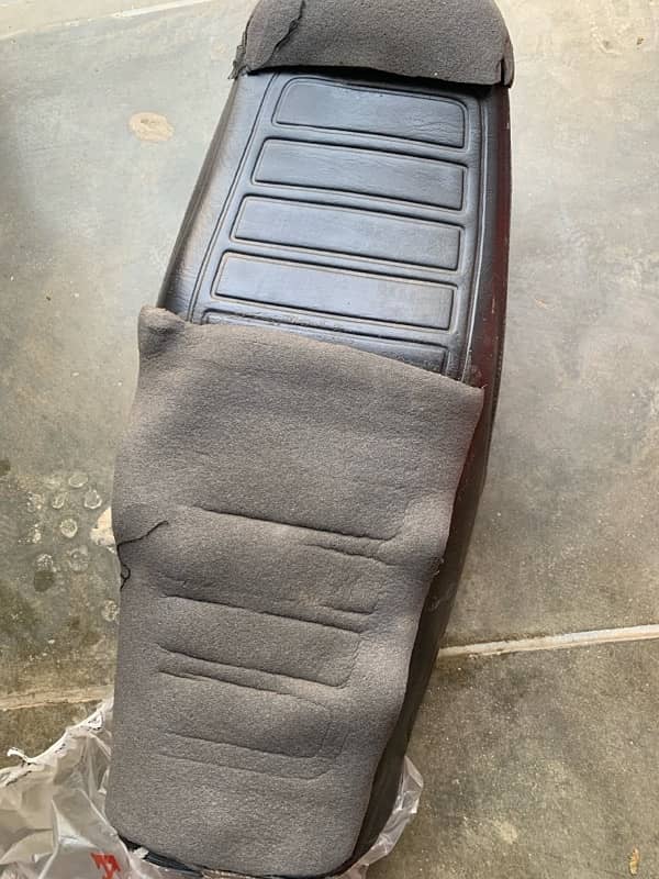 CG 125 original seat available 1