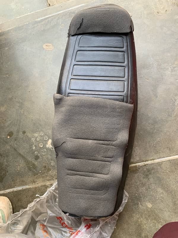 CG 125 original seat available 5