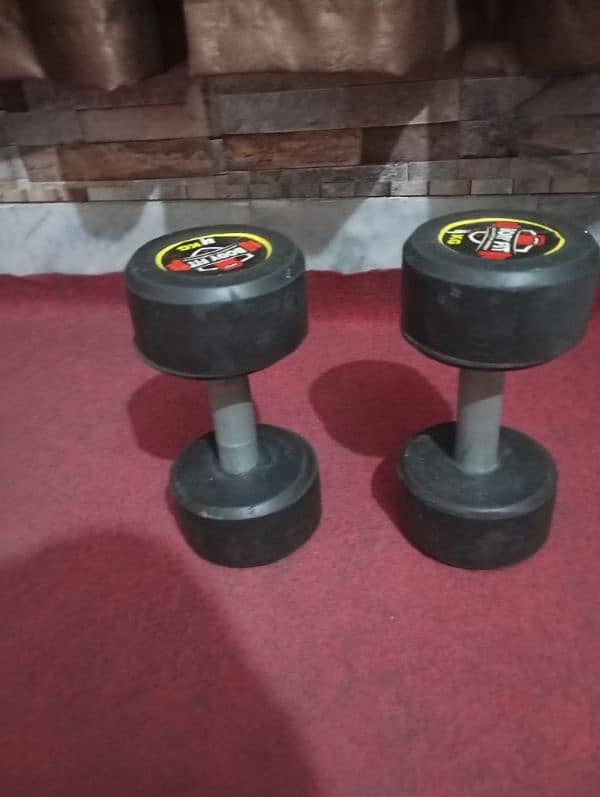 pair of 4 kg dumbbells 4