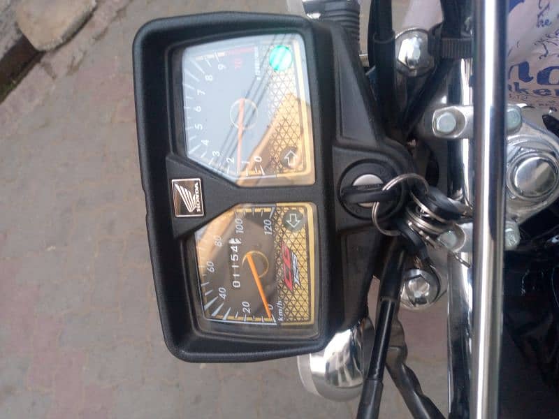 Honda 125 sepicial gold edition self start 4