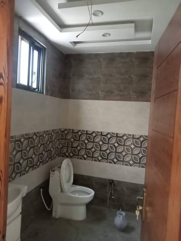 5 Marla Beautiful House Available For Sale In Johar Town 6