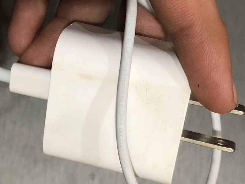 I want to sell my iphone 11 Pro Charger 4