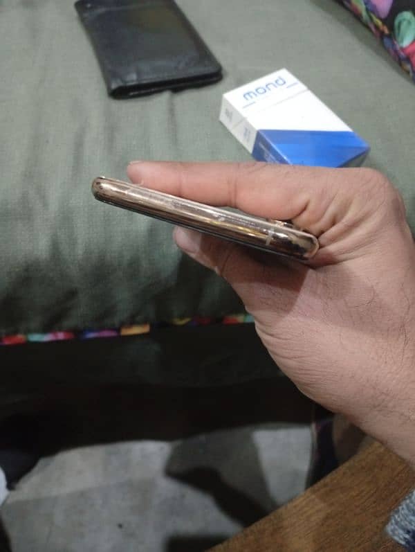 iphone xs max parts hain Jo lene ho picmedhekh k bata den 4