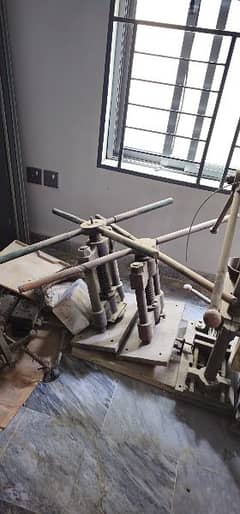 Bakeolite and plastic moulding press