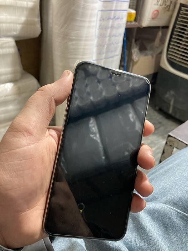 iphone 11 pro max 2