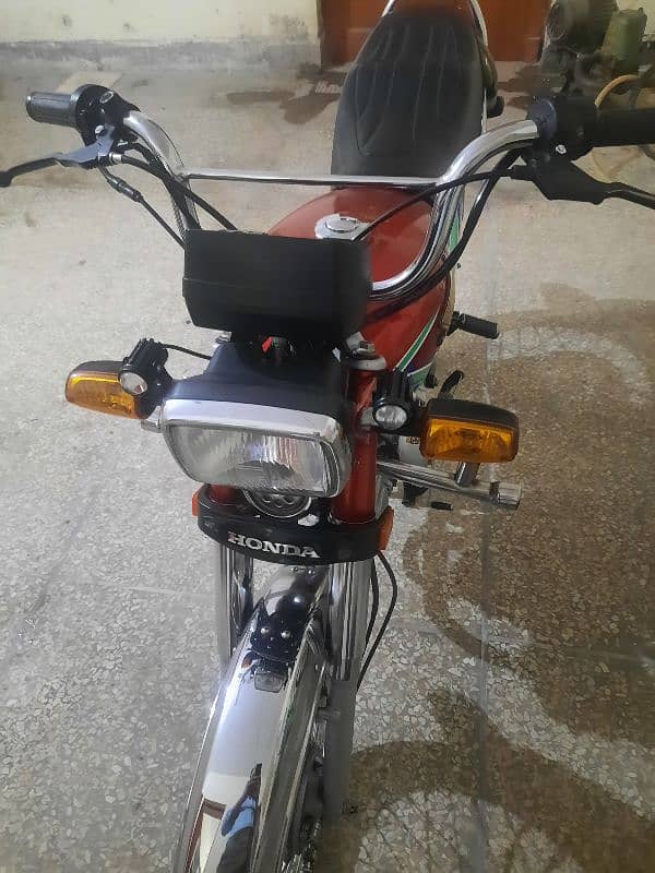 Honda Motorcycle CD70 8