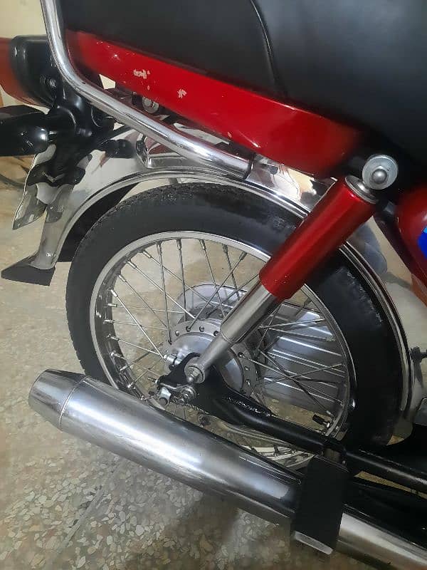 Honda Motorcycle CD70 10