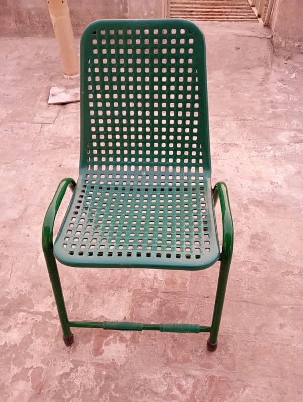 Plastic Chairs with iron legs 0