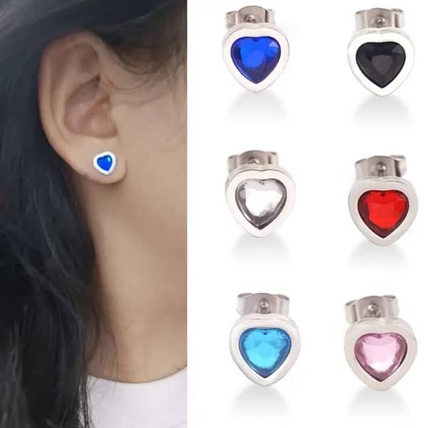 Prettiest korean style sparkling heart shaped stud earrings !! <3 0