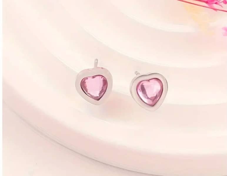 Prettiest korean style sparkling heart shaped stud earrings !! <3 1