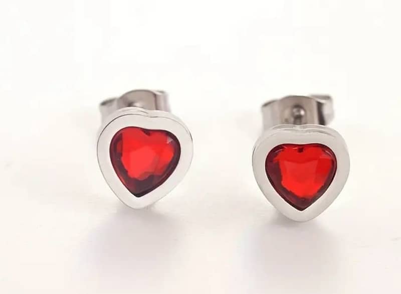 Prettiest korean style sparkling heart shaped stud earrings !! <3 2