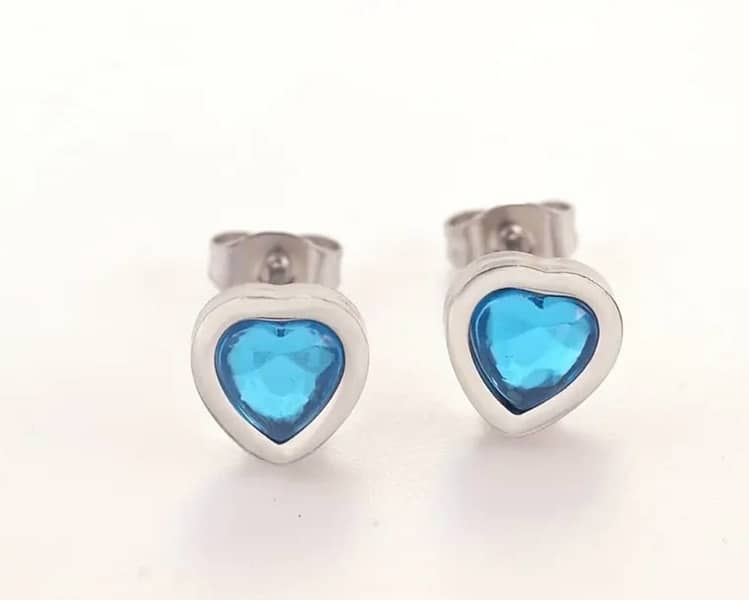 Prettiest korean style sparkling heart shaped stud earrings !! <3 3