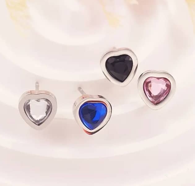 Prettiest korean style sparkling heart shaped stud earrings !! <3 4