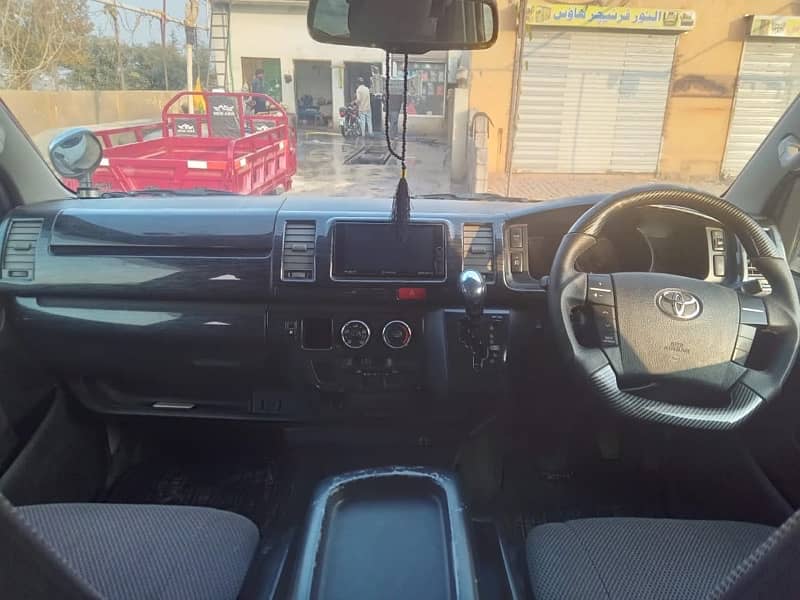 Toyota Hiace 2017 1