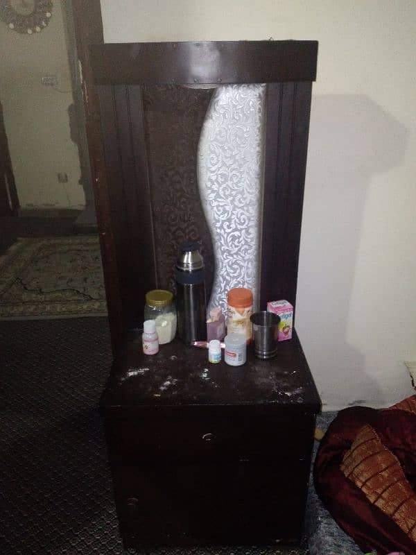 1 year used 2 side table 1 bed and 1 dressing table  Nice condition 4