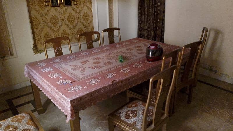 Dining Table With 8 Chairs In Good Condition Solid Wood 1