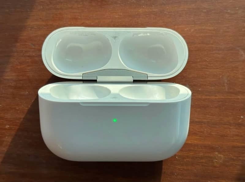 Apple AirPods Pro - 1st Generation (Original) 1