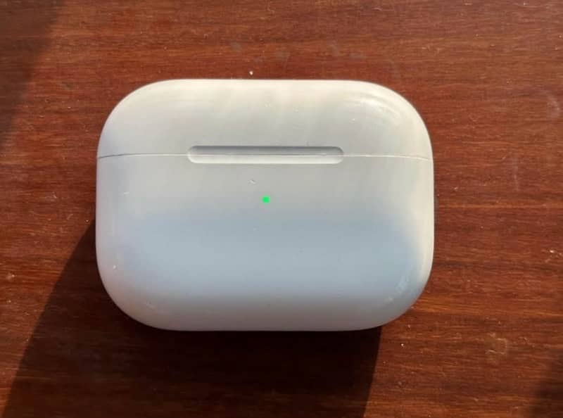 Apple AirPods Pro - 1st Generation (Original) 2