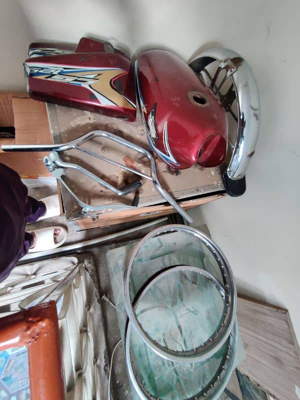 Honda 125 or 70 ka Saman hai 4