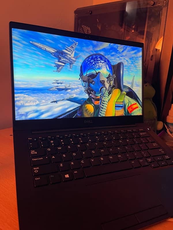 Dell Latitude 7390 i7 8th Gen | Touchscreen l Face ID | Fingerprint 1