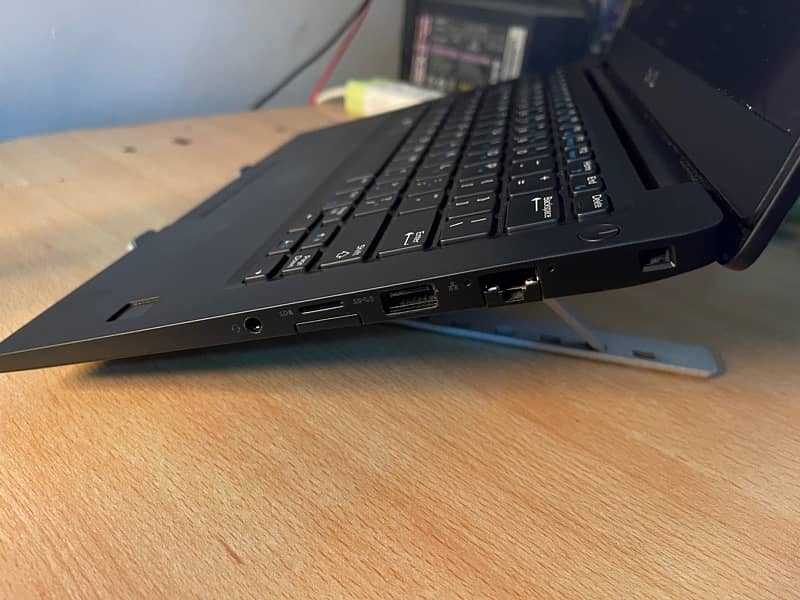 Dell Latitude 7390 i7 8th Gen | Touchscreen l Face ID | Fingerprint 2