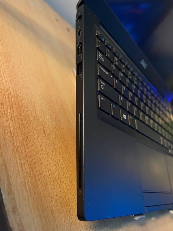 Dell Latitude 7390 i7 8th Gen | Touchscreen l Face ID | Fingerprint 5