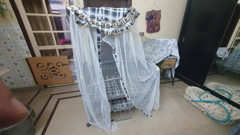 BLACK WHITE PRINT METAL COT  Baby 3