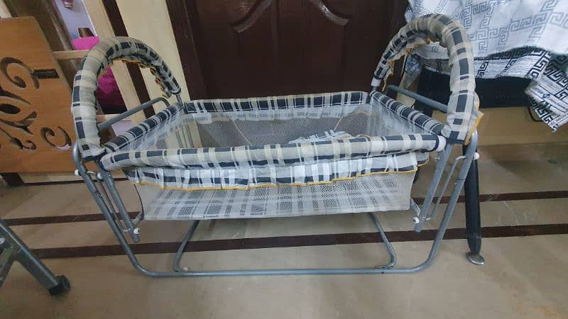 BLACK WHITE PRINT METAL COT  Baby 4