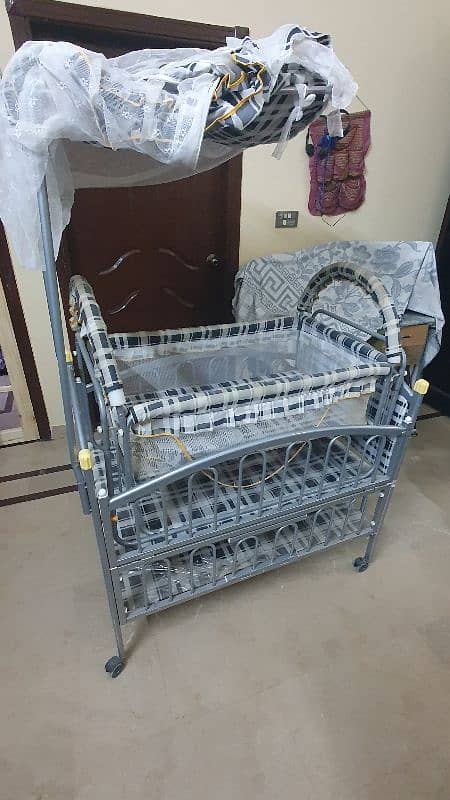 BLACK WHITE PRINT METAL COT  Baby 5