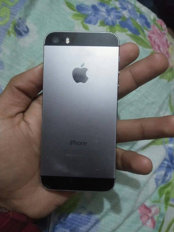 I phone 5s non PTA 8