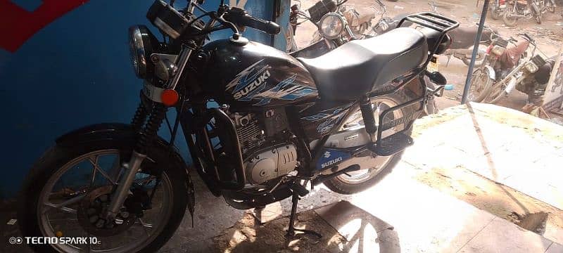 Suzuki GS150 SE 2022 4