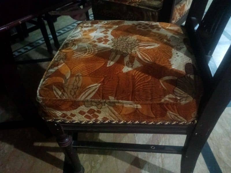 table with chairs for sale 2