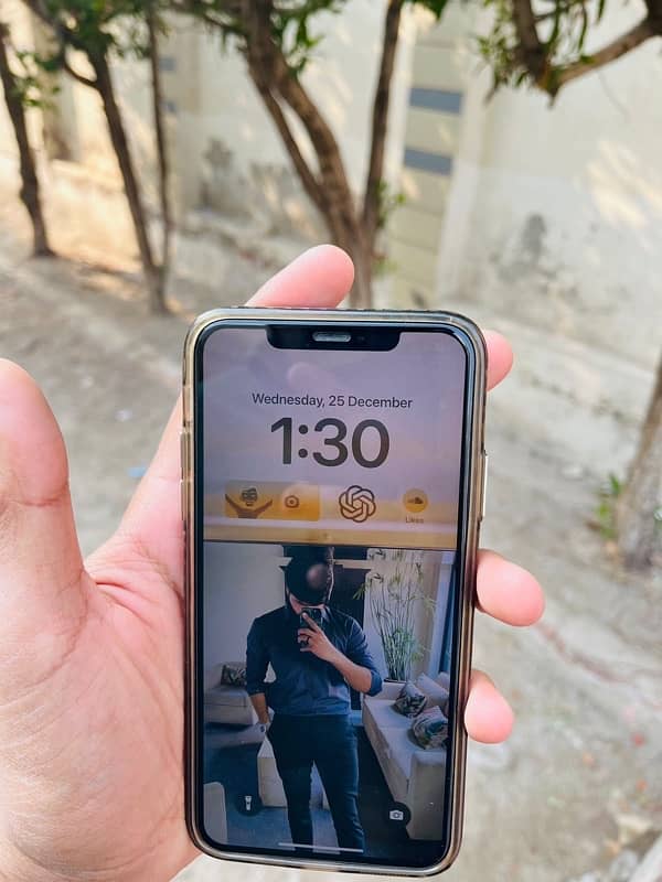 Iphone 11 pro max | space Grey| lush condition| urgent sale 1