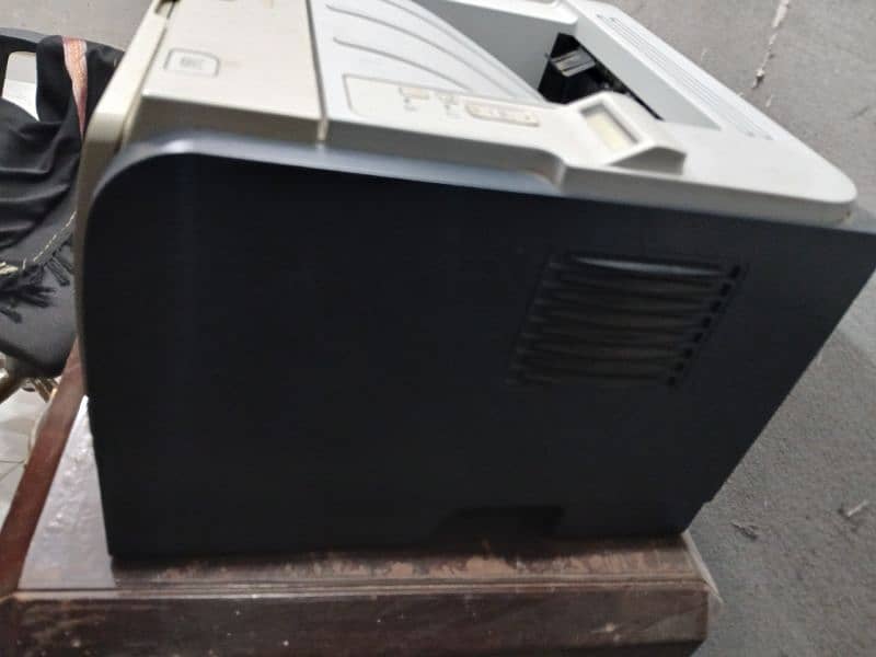 HP Laser Jet P2055d 2