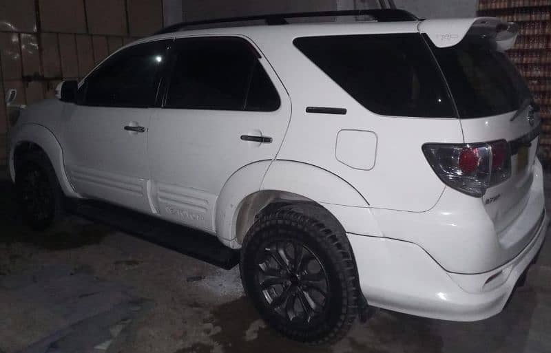 Toyota Fortuner V 2015 1