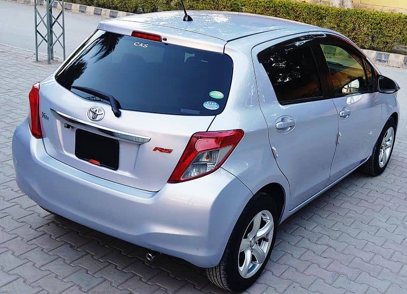 Toyota Vitz 2012 4