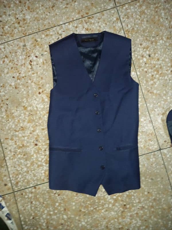 3 Piece Men's Suit Available for Sale 1