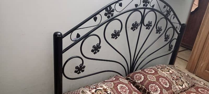 Iron bed and satea 3