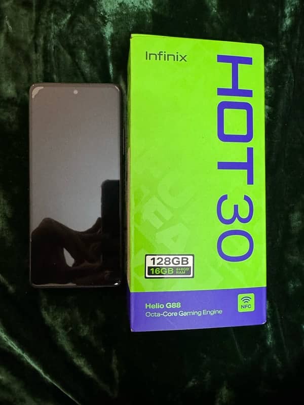 Infinix hot 30 8+8 /128 gb 9