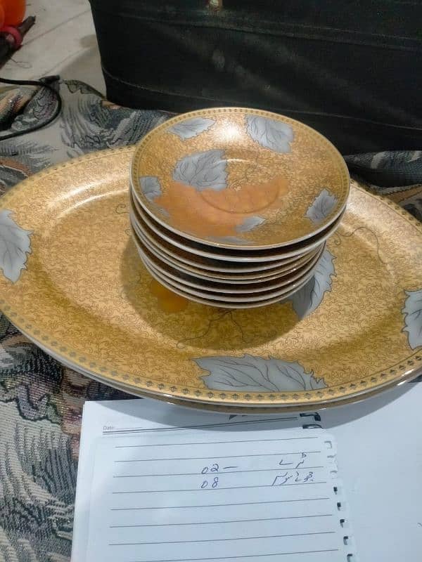 57 pcs dinner set looks like new 1