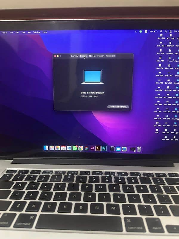 MacBook pro 2015 15.4 inch display 1