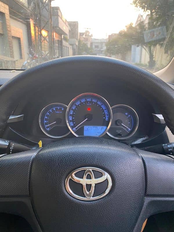 Toyota Corolla Altis 2015 13