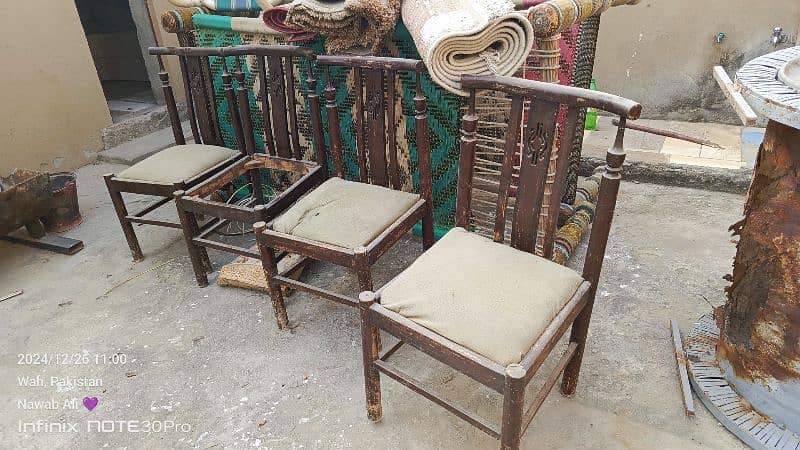 Dining Table with 6 chair's 2