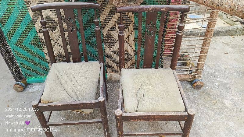 Dining Table with 6 chair's 3